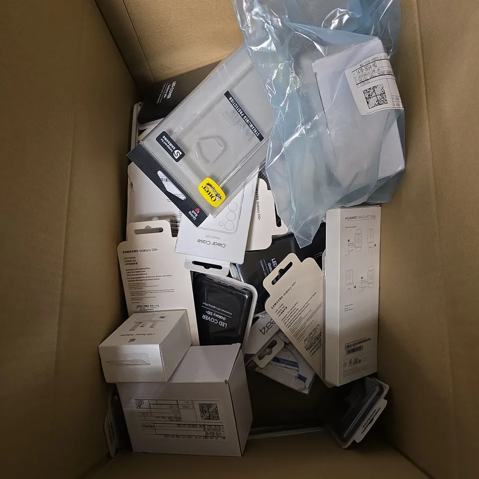 BOX OF APPROX 15 ASSORTED ELECTRICAL ITEMS & ACCESSORIES TO INCLUDE - PHONE CASES - PLUGS - KEYBOARD - ETC