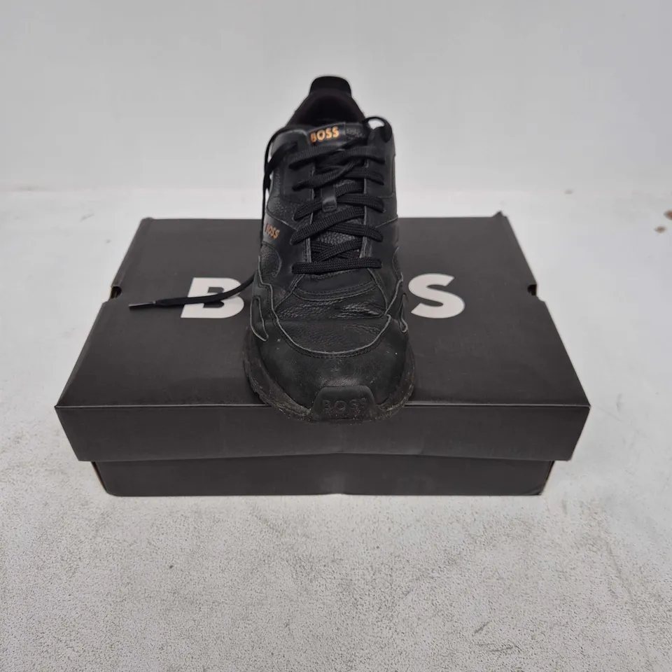 BOXED PAIR OF BOSS JONAH RUNNER TRAINERS IN BLACK - UK 12