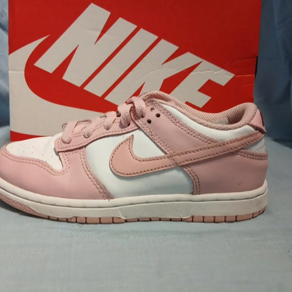 NIKE DUNK LOW YOUTH SNEAKERS – PINK/WHITE SIZE 1