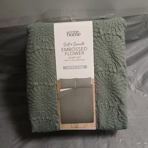 SOFT & SMOOTH EMBOSSED FLOWER DUVET SET IN DARK GREEN SIZE SUPER KING