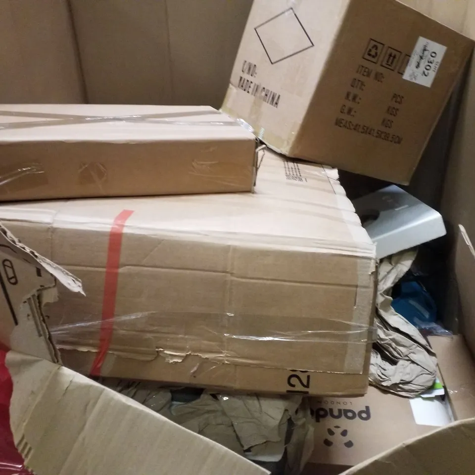 PALLET CONTAINING ASSORTED PRODUCTS INCLUDING DUAL BASKET AIR FRYER, VACUUM CLEANER, 39" CHEST OF DRAWERS & NON-WOVEN FABRIC WARDROBE 