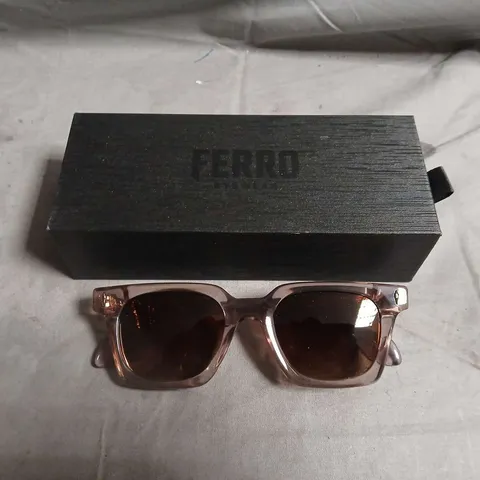 BOXED FERRO SUNGLASSES