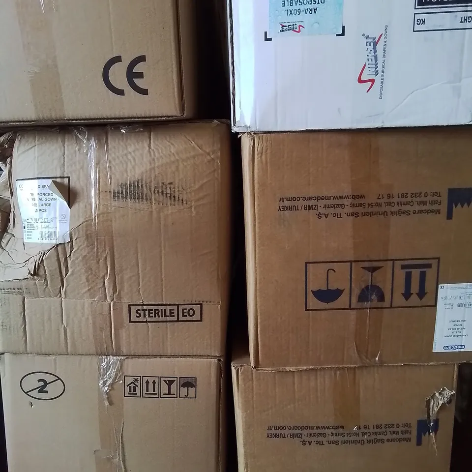 PALLET OF APPROXIMATELY 810 ASSORTED BRAND NEW MEDICAL ITEMS TO INCLUDE - DISPACK REINFORCED SURGICAL GOWNS LARGE - POWDER FREE GLOVES SMALL - MEDCARE LAMINATED GOWN XL ETC