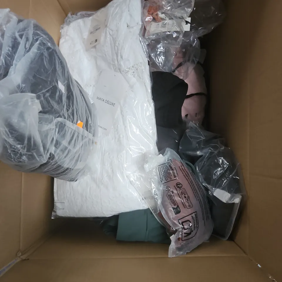 BOX OF APPROXIMATELY 25 ASSORTED CLOTHING ITEMS TO INCLUDE RED KNITTED JUMPER, BEANIE, WHITE JEANS, LEATHER TROUSERS ETC