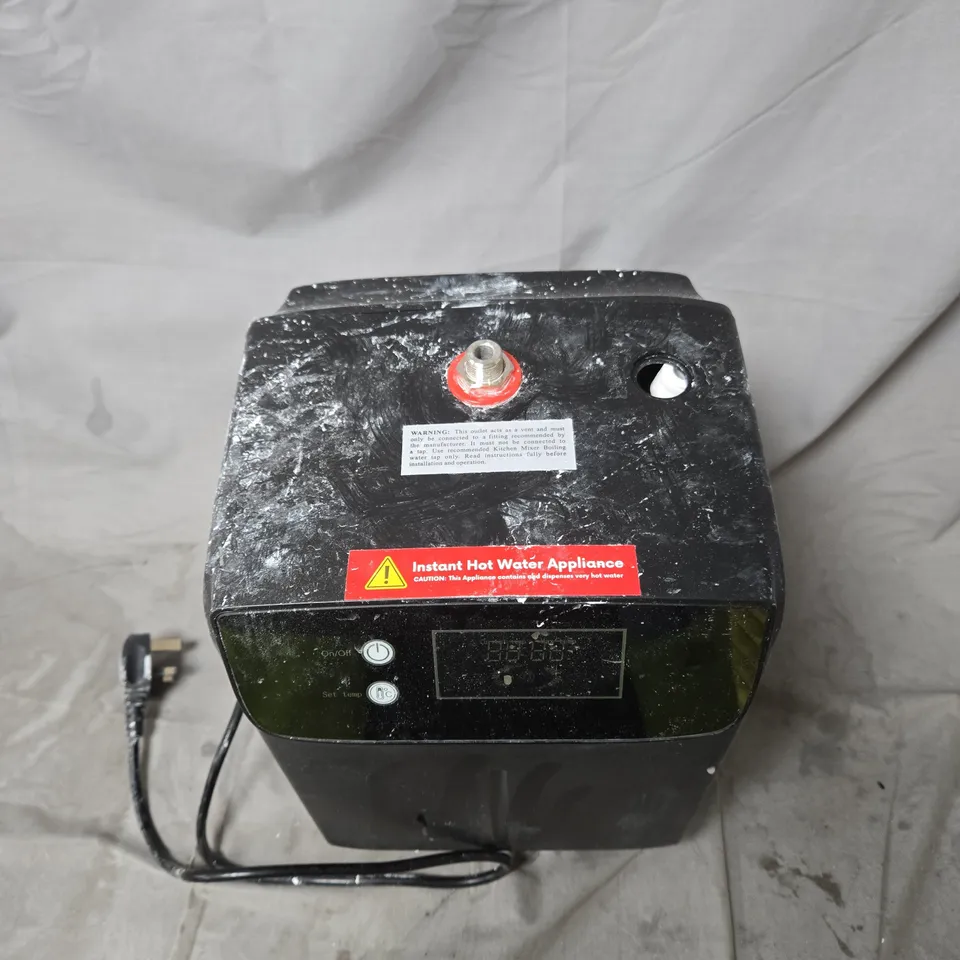 INSTANT HOT WATER APPLIANCE – BLACK UNIT WITH PLUG