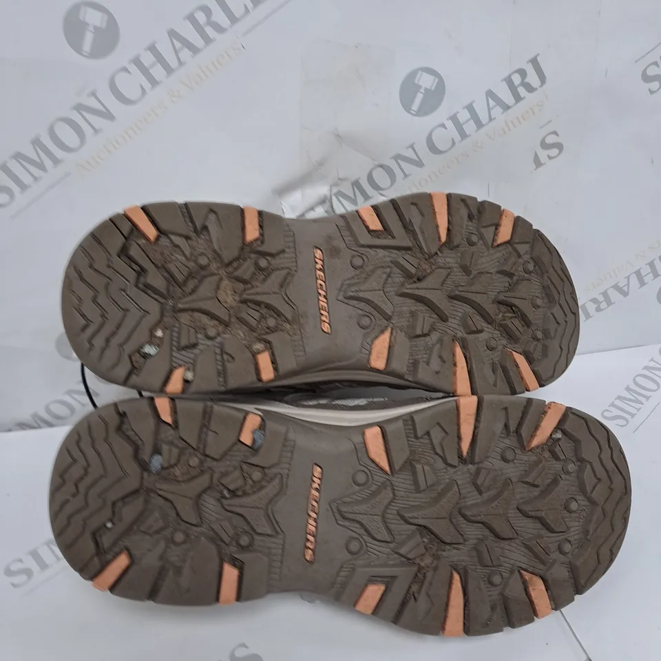 BOXED PAIR OF SKECHERS TREGO WATERPROOF HIKING BOOTS IN TAUPE - SIZE 5