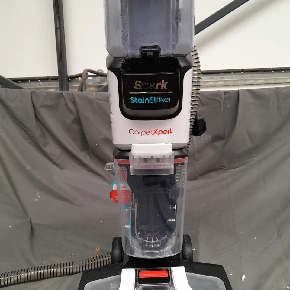 BOXED SHARK CARPET XPERT DEEP CARPET CLEANER & BUILT IN STAIN STRIKER EX200UK - COLLECTION ONLY
