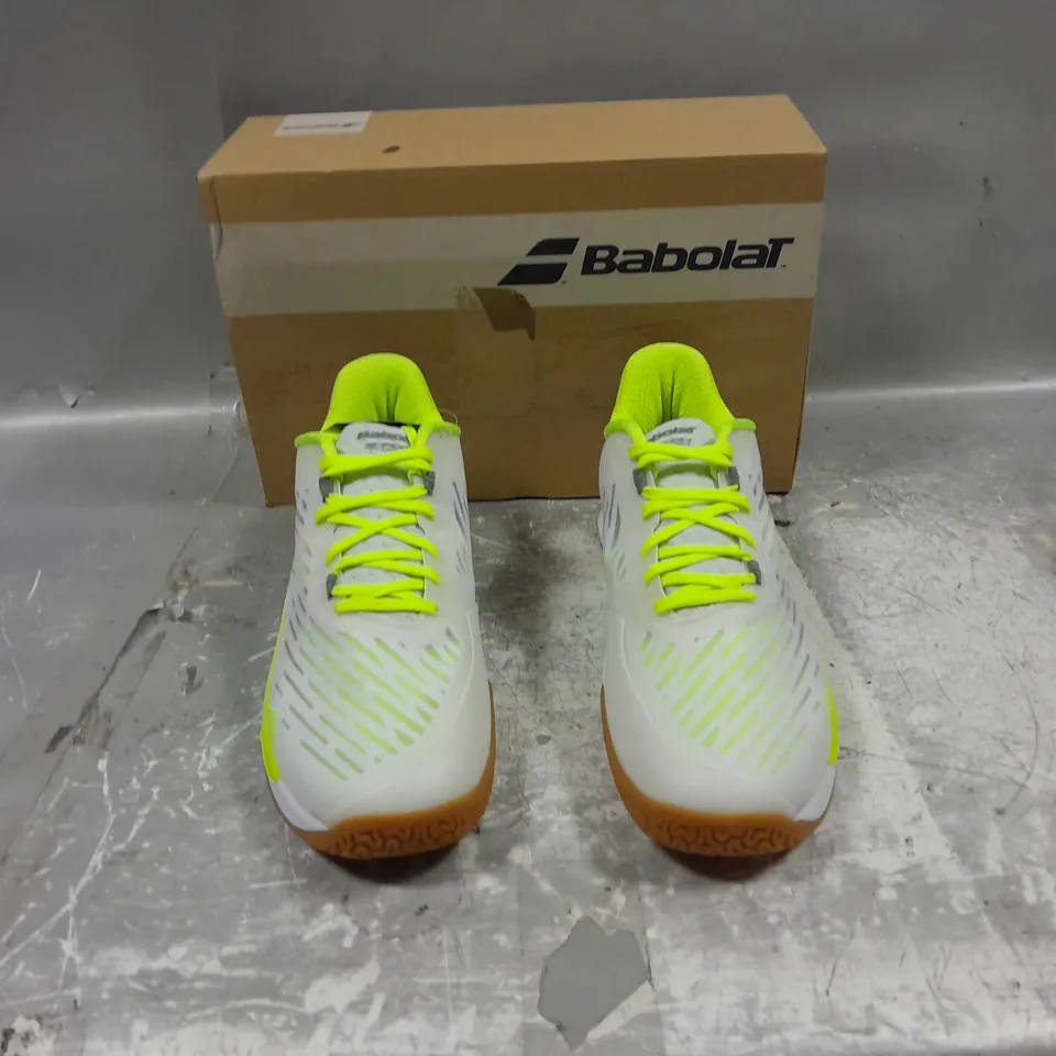 BOXED PAIR OF BABOLAR SHADOW TOUR 5 BADMINTON LIME UK 10 