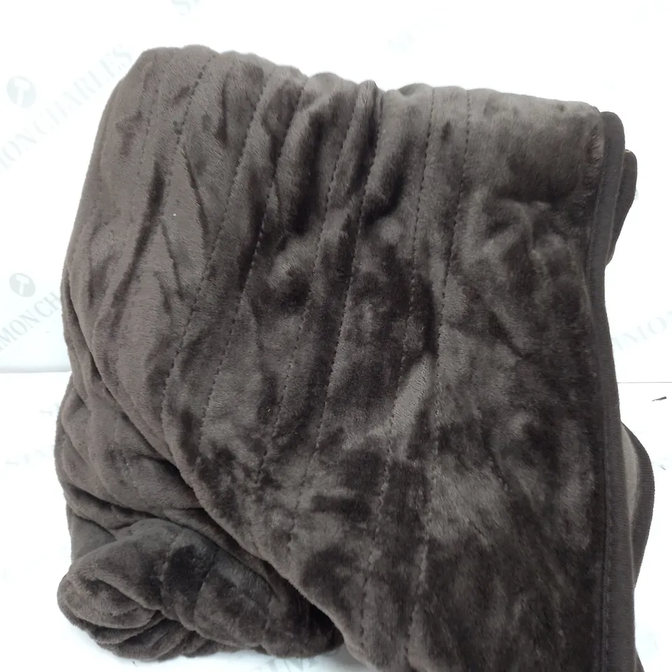 BOXED COZEE HOME FAUX FUR HEATED THROW IN CHOCOLATE