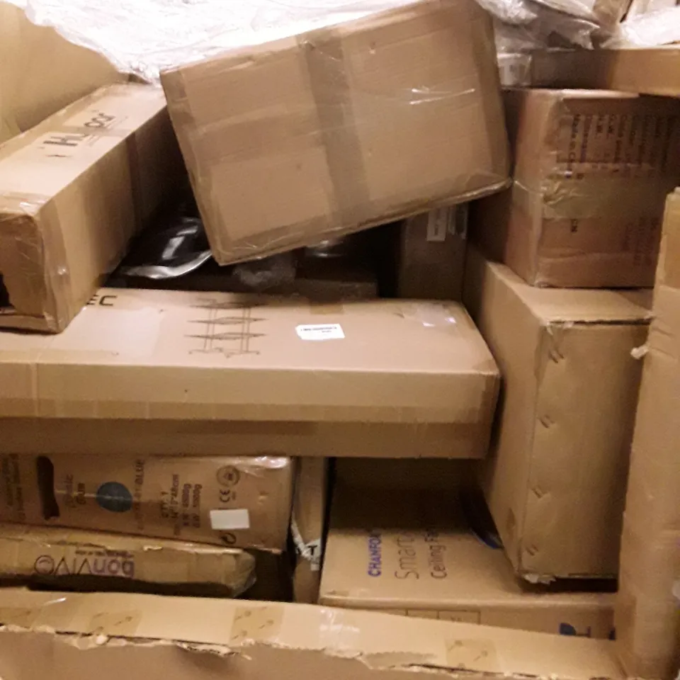 PALLET OF ASSORTED PRODUCTS TO INCLUDE; OASSER PRESSURE WASHER - TOILET SEAT - DECORATIVE 3D CEILING TILE ECT