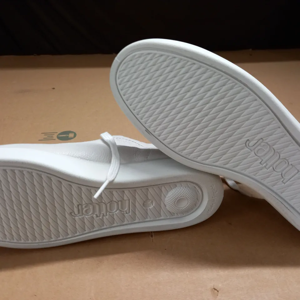 PAIR OF HOTTER SWITCH 2 TRAINERS - UK 7