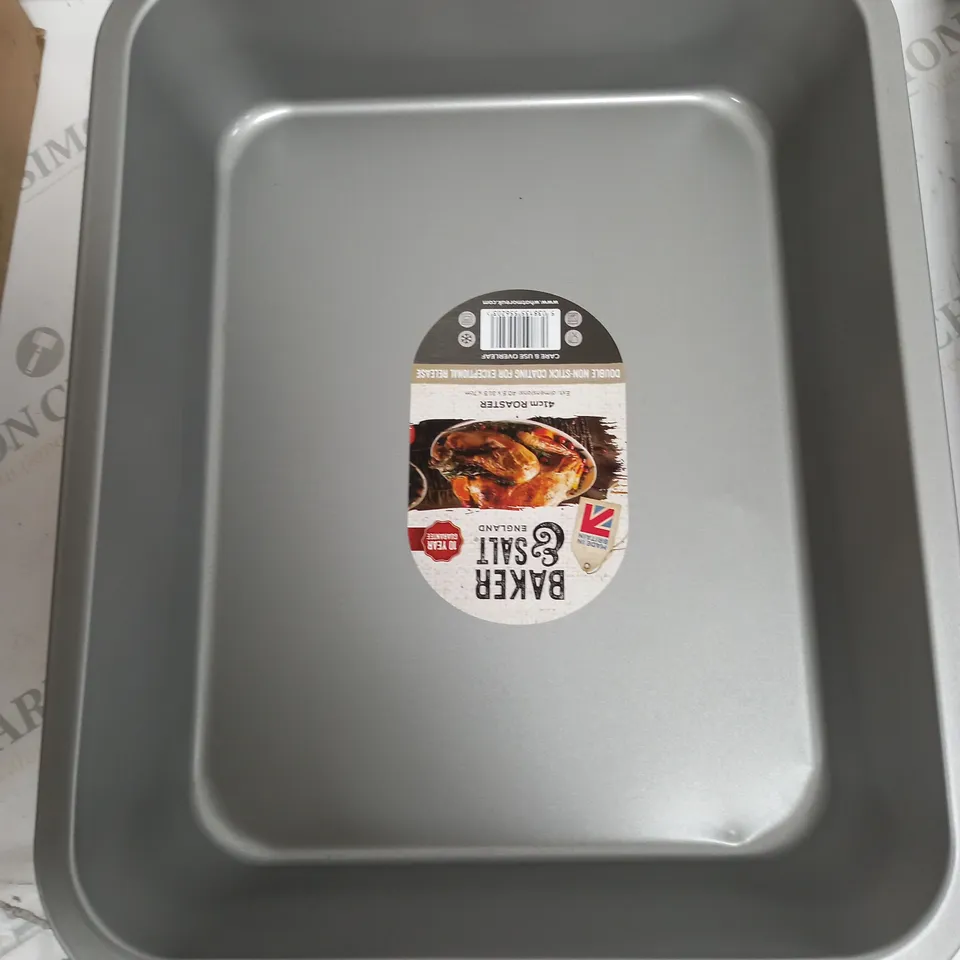 SET OF 5 SILVER BAKING TRAYS