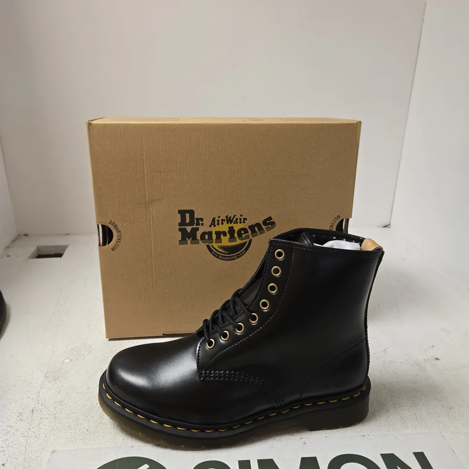 BOXED DR. MARTENS VEGAN 1460 BOOTS, BLACK – UK 8 (EU 42)