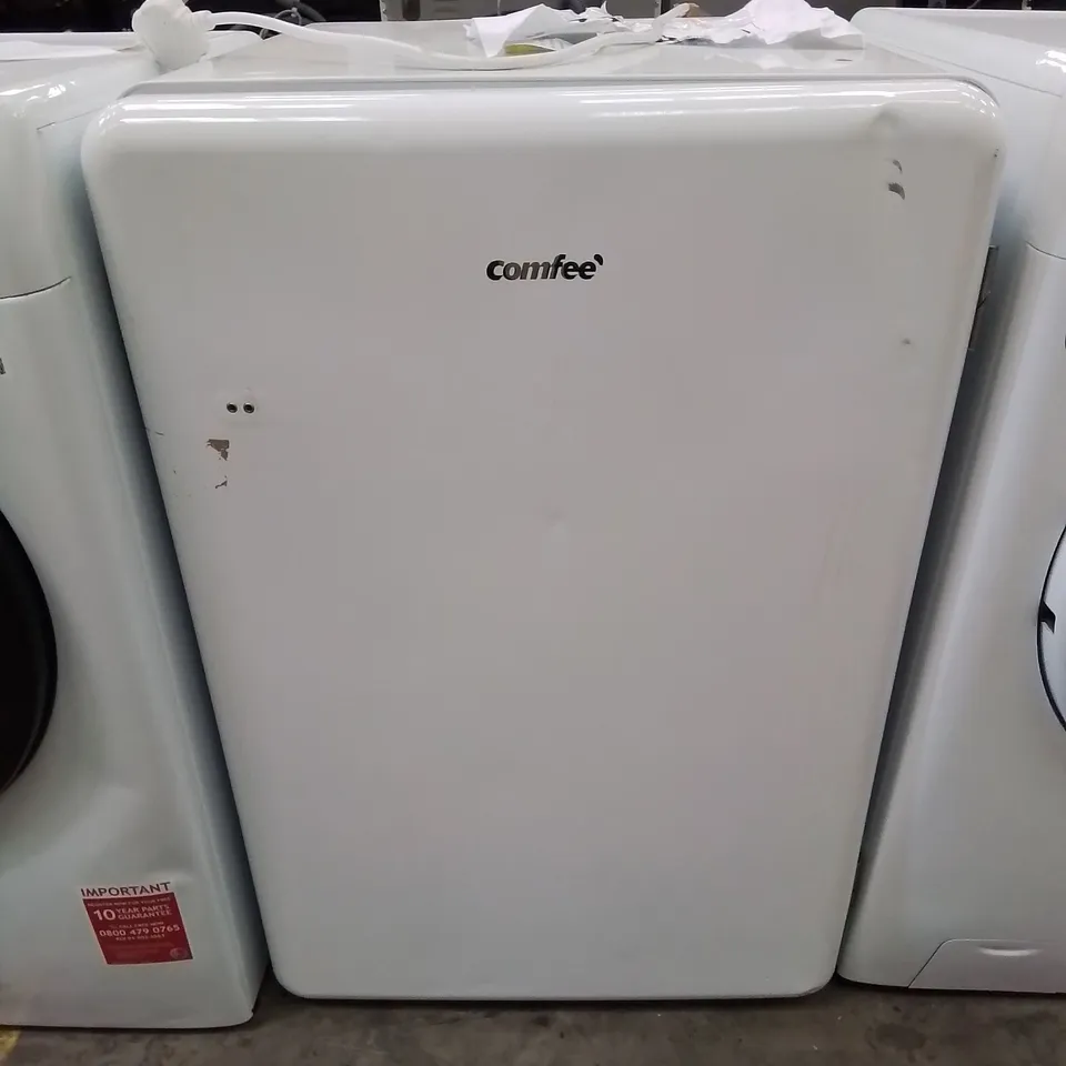 COMFEE 116L UNDERCOUNTER WHITE MINI FRIDGE -COLLECTION ONLY-