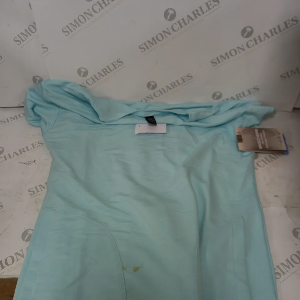 BOX OF APPROXIMATELY 10 ASSORTED CLOTHING ITEMS IN VARIOUS STYLES & SIZES TO INCLUDE PURSE, TROUSERS, JUMPERS ETC