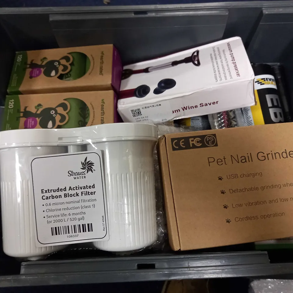LOT OF ASSORTED HOUSEHOLD GOODS TO INCLUDE EVER BUILD EB25, EARTH RATED POO BAGS, AND VACUUM PUMP PRESERVE ETC.