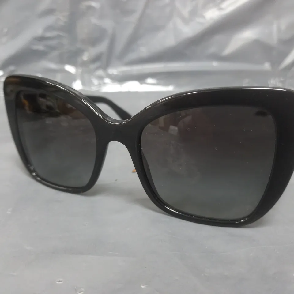 BOXED DOLCE & GABBANA OVERSIZE SUNGLASSES - BLACK