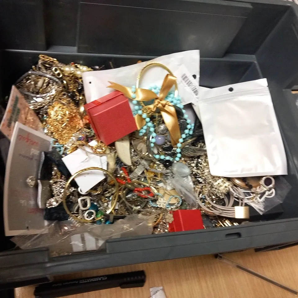 LARGE QUANTITY OF ASSORTED JEWELLERY TO INCLUDE; SEKONDA, FOCALOOK, LISA ANGEL, MACRAE, DISNEY AND FRENCA