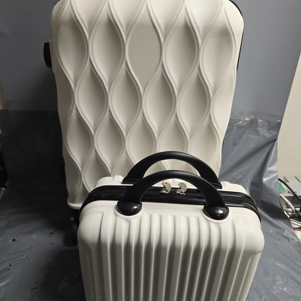 2PCE SUITCASE & CARRY ON LUGGAGE SET IN OFFWHITE