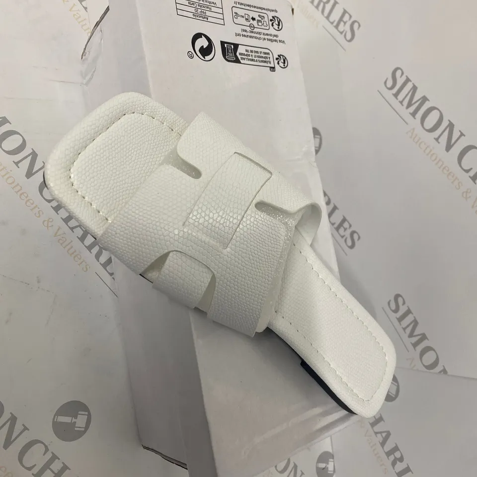 BOXED PAIR OF WHITE SANDALS SIZE 38