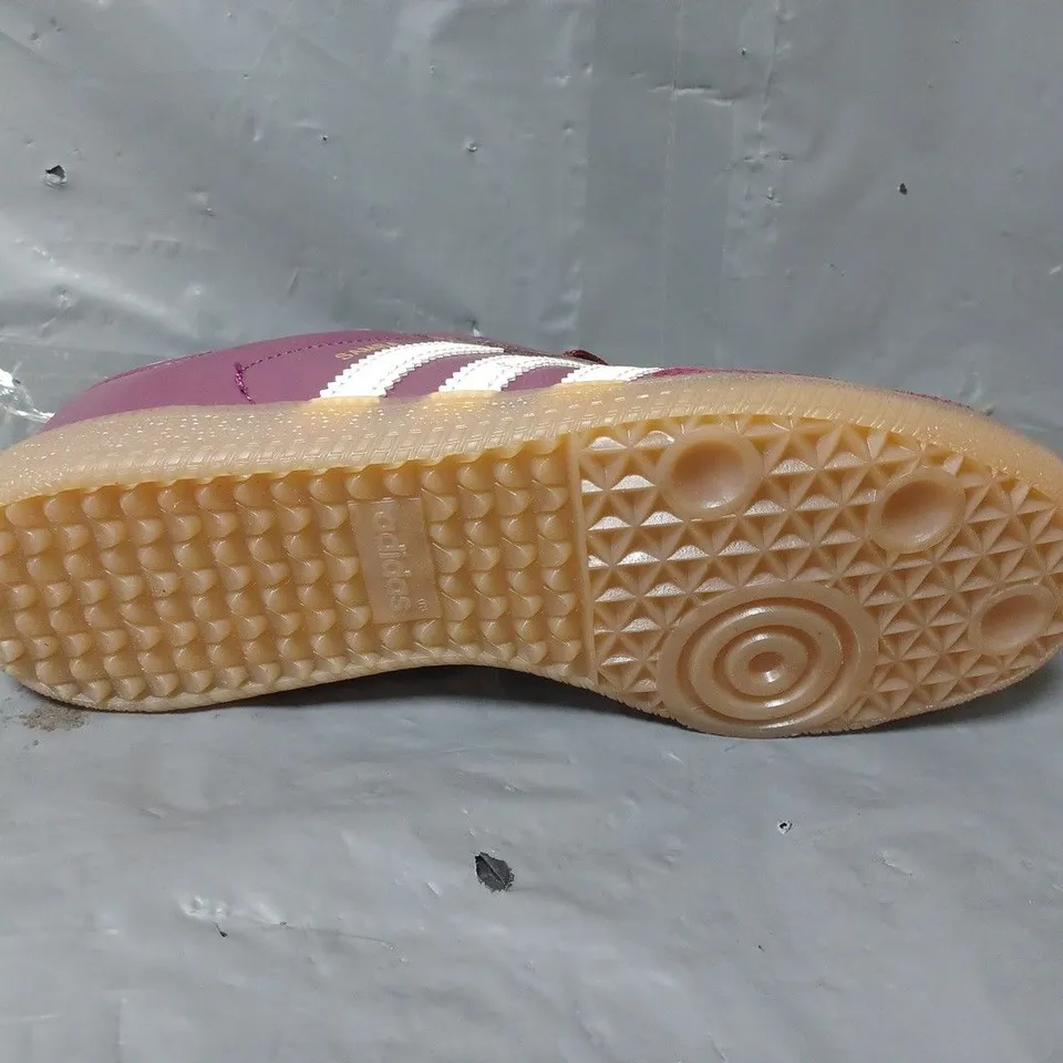 BOXED PAIR OF ADIDAS WB SAMBA TRAINERS - UK SIZE  7.5