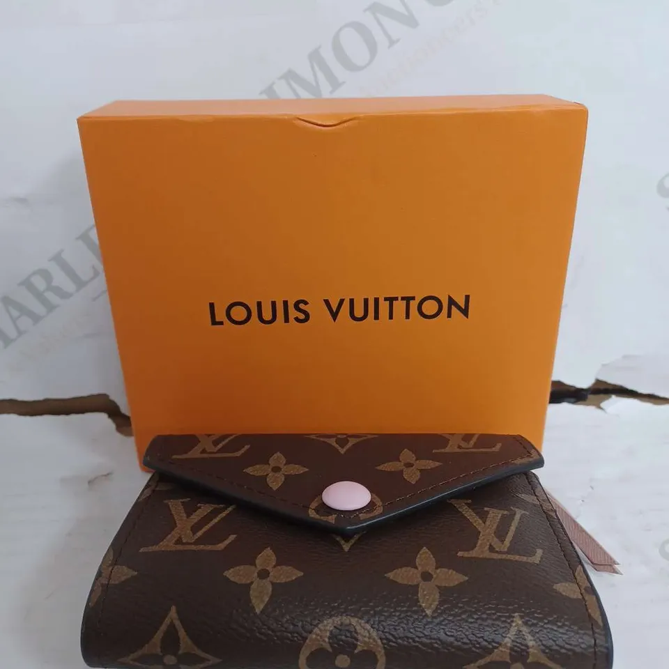BOXED LOUIS VUITTON PURSE WITH PINK INSIDE 