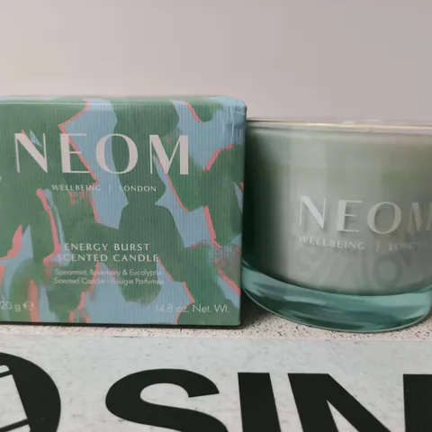 NEOM WELLBEING LONDON ENERGY BURST SCENTED CANDLE – 420 G