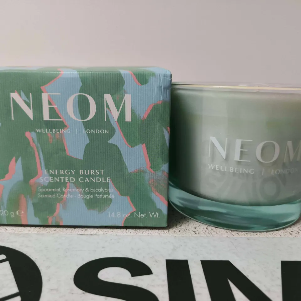 NEOM WELLBEING LONDON ENERGY BURST SCENTED CANDLE – 420 G
