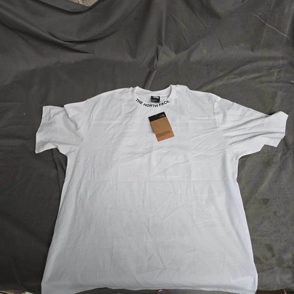 THE NORTH FACE RELAXED FIT TEE – WHITE, LARGE