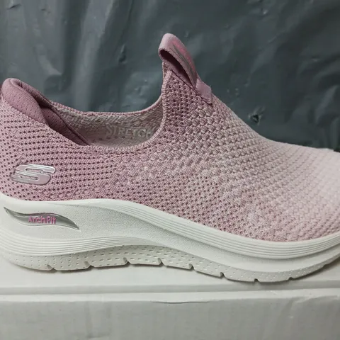 SKECHERS ARCH FIT TRAINERS IN PINK - UK 4