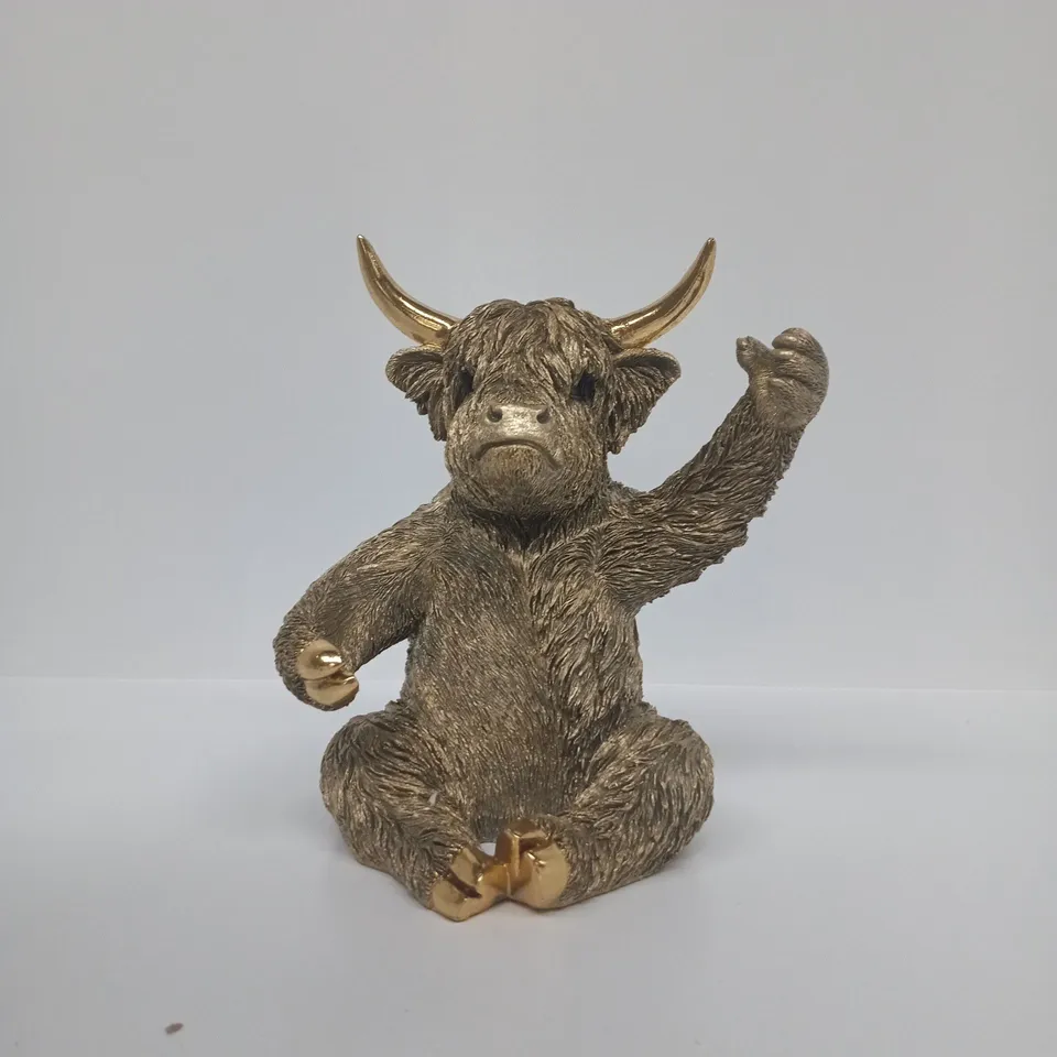 BOXED UNBRANDED HIGHLAND COW WINE BOTTLE & GLASS HOLDER IN GOLD