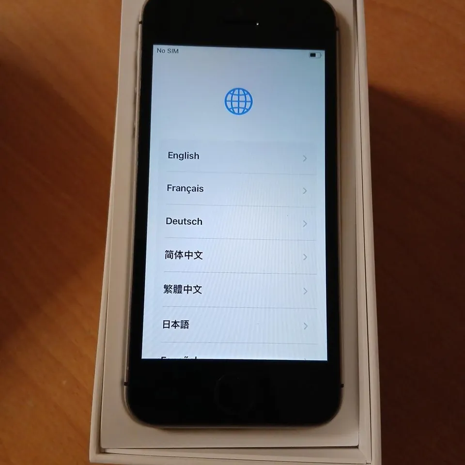 APPLE IPHONE SE 16GB – SILVER – BOXED