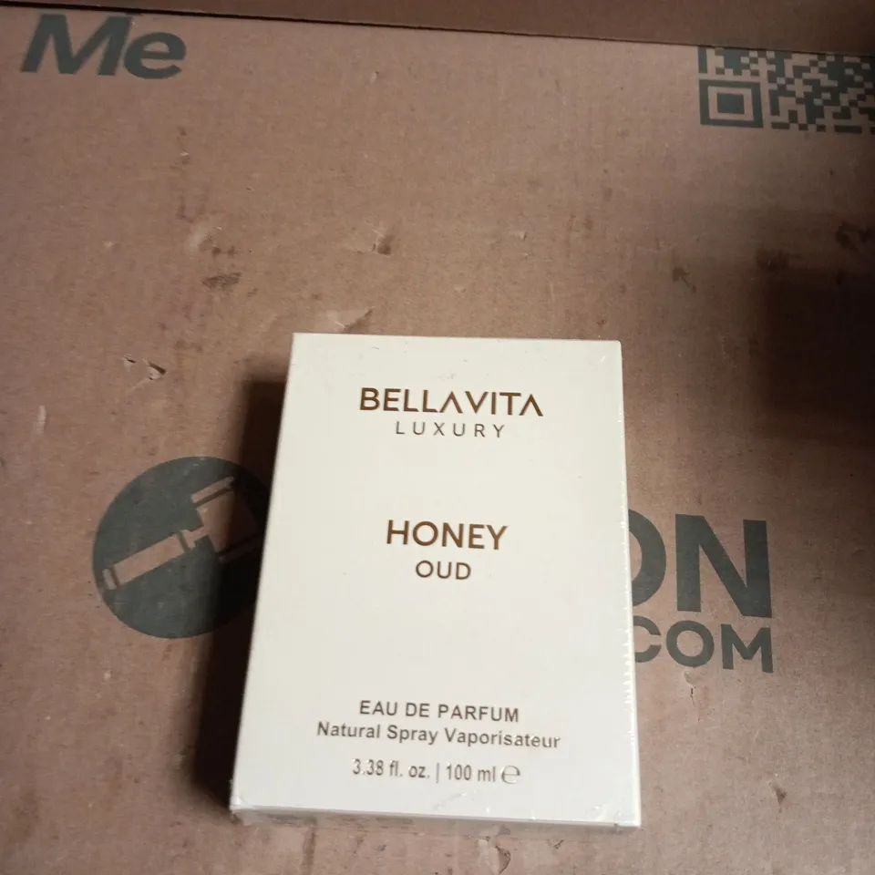 APPROXIMATELY 10 BOTTLES OF ASSORTED PERFUMES INCLUDING BELLAVITA AND FAR AWAY 