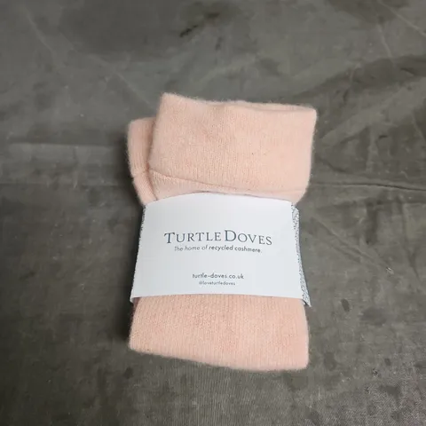 TURTLE DOVES CASHMERE FINGERELSS GLOVES IN BABY PINK