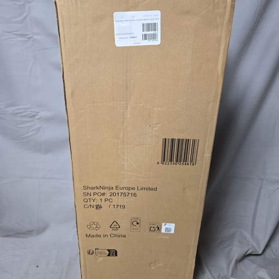 SHARK STRATOS CORDLESS VACUUM W/ ANTI HAIR WRAP & CLEAN SENSE IQ IZ400UKT