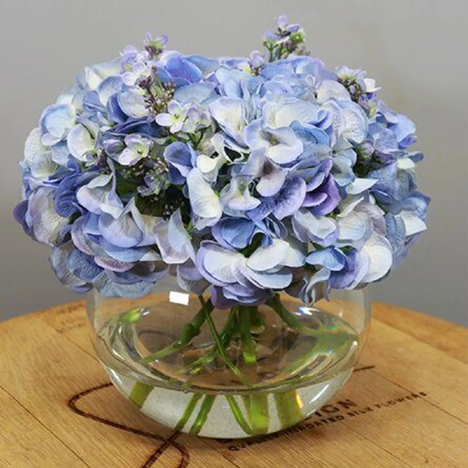 BOXED HYDRANGEA FLORAL ARRANGEMENT IN VASE