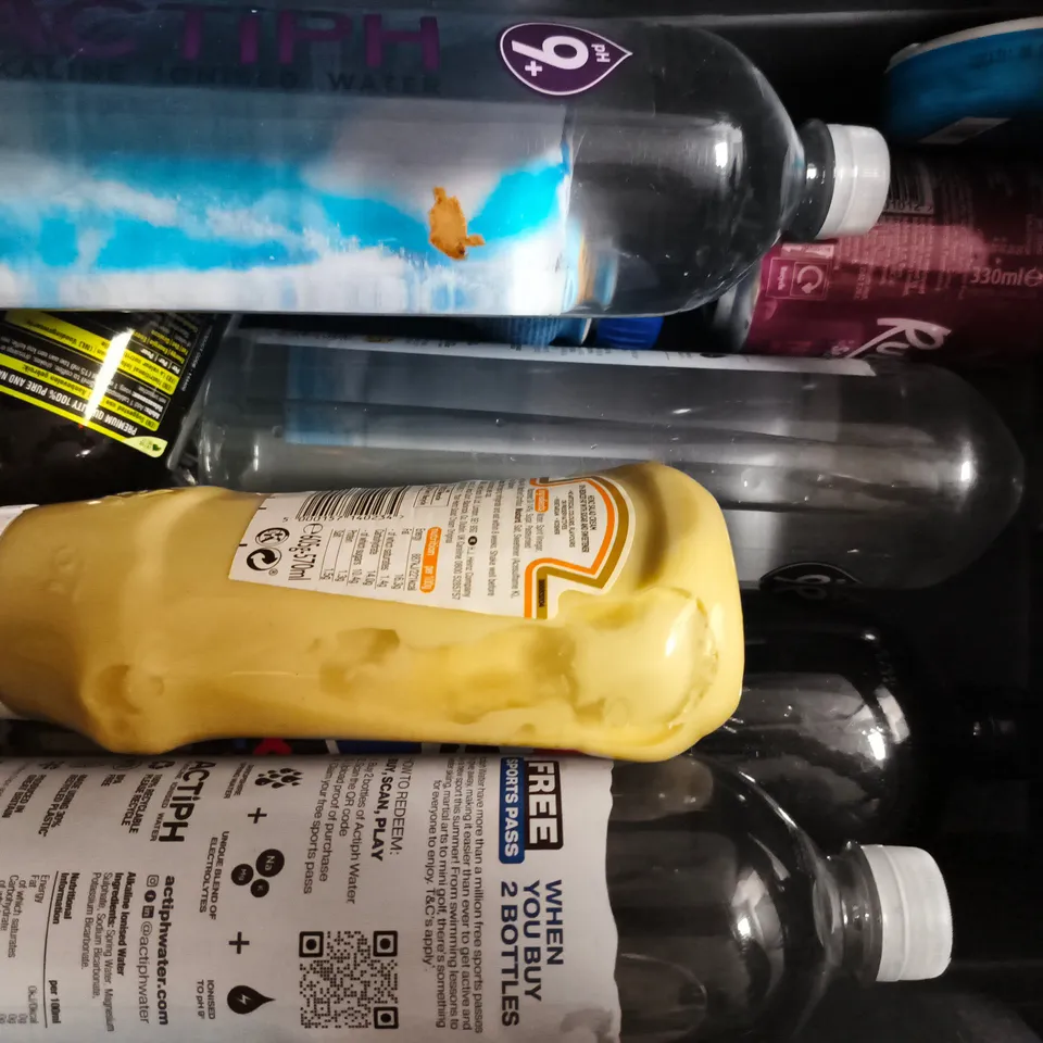 BOX OF APPROXIMATELY 10 ASSORTED FOOD AND DRINK ITEMS TO INCLUDE SALAD CREAM, RUBICON, ETC