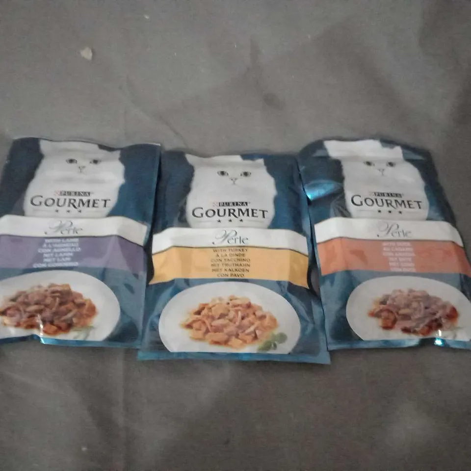 APPROXIMATELY 96 PURINA GOURMET PERLE CAT FOOD POUCHES 85G EACH