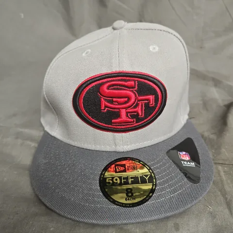 NEW ERA NFL SAN FRANCISCO 49ERS CAP – GRAY CROWN, RED/BLACK SF LOGO, 59FIFTY, 64CM