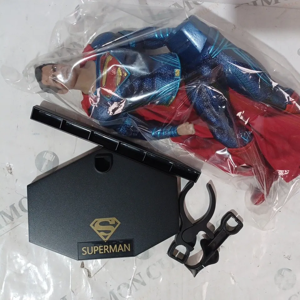 BOXED 1/6TH SCALE COLLECTIBLE SUPERMAN FIGURE