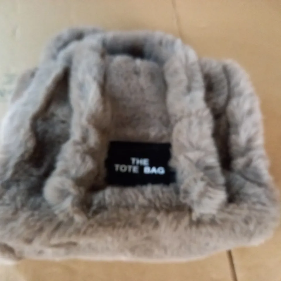 FAUC FUR THE TOTE BAG IN TAUPE