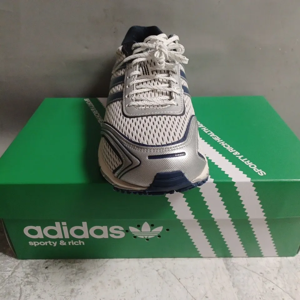 BOXED PAIR OF ADIDAS ADIZERO ADIOS SHOES IN WHITE/SILVER/NAVY SIZE UK 7.5