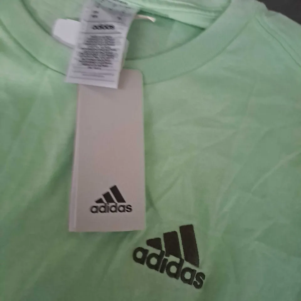 ADIDAS LOGO TEE IN GREEN - MEDIUM
