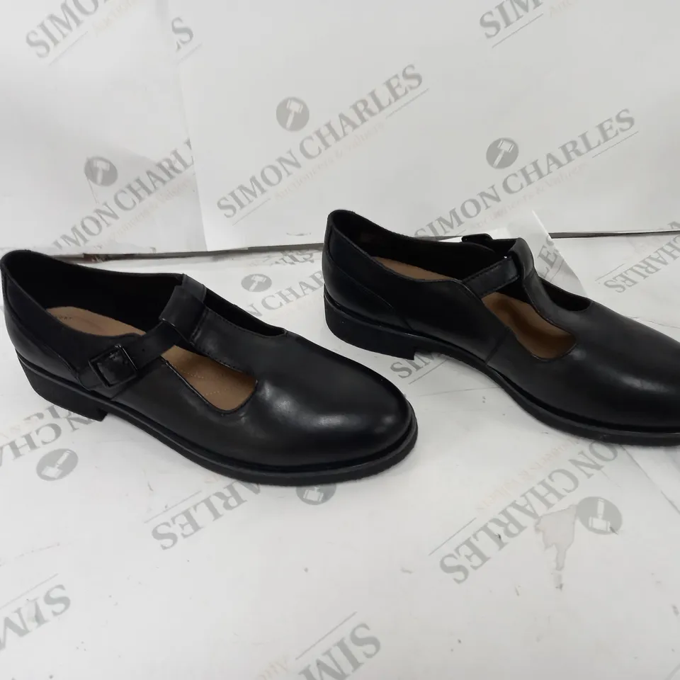 CLANK BLACK LEATHER GRIFFIN TOWN UK 7 