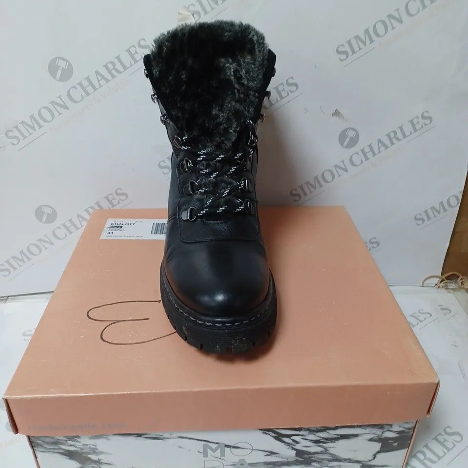MODA CHARCOAL FAUX FUR METAL LACED HIKER SIZE 8