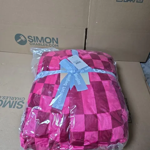 BRIGHT PINK GEO SHERPA ROBE – SIZE L/XL