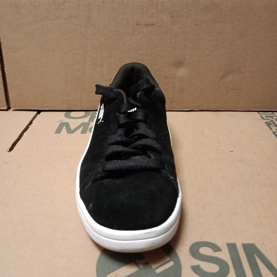 PUMA BLACK SUEDE SNEAKERS WITH WHITE STRIPE – LOW-TOP TRAINERS SIZE 3