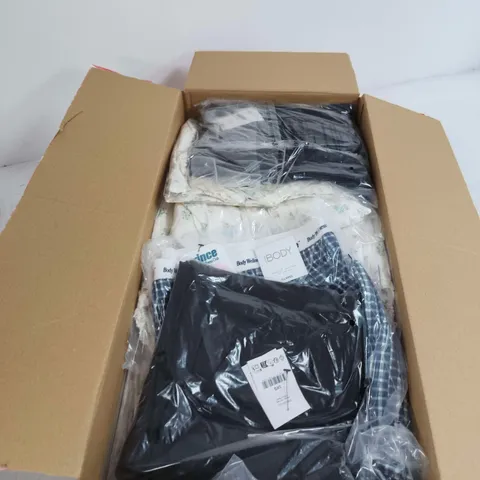 BOX OF APPROXIMATELY 15 ASSORTED CLOTHING ITEMS TO INCLUDE: HONEY TIE PANT 3XS