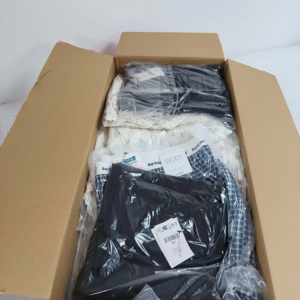 BOX OF APPROXIMATELY 15 ASSORTED CLOTHING ITEMS TO INCLUDE: HONEY TIE PANT 3XS