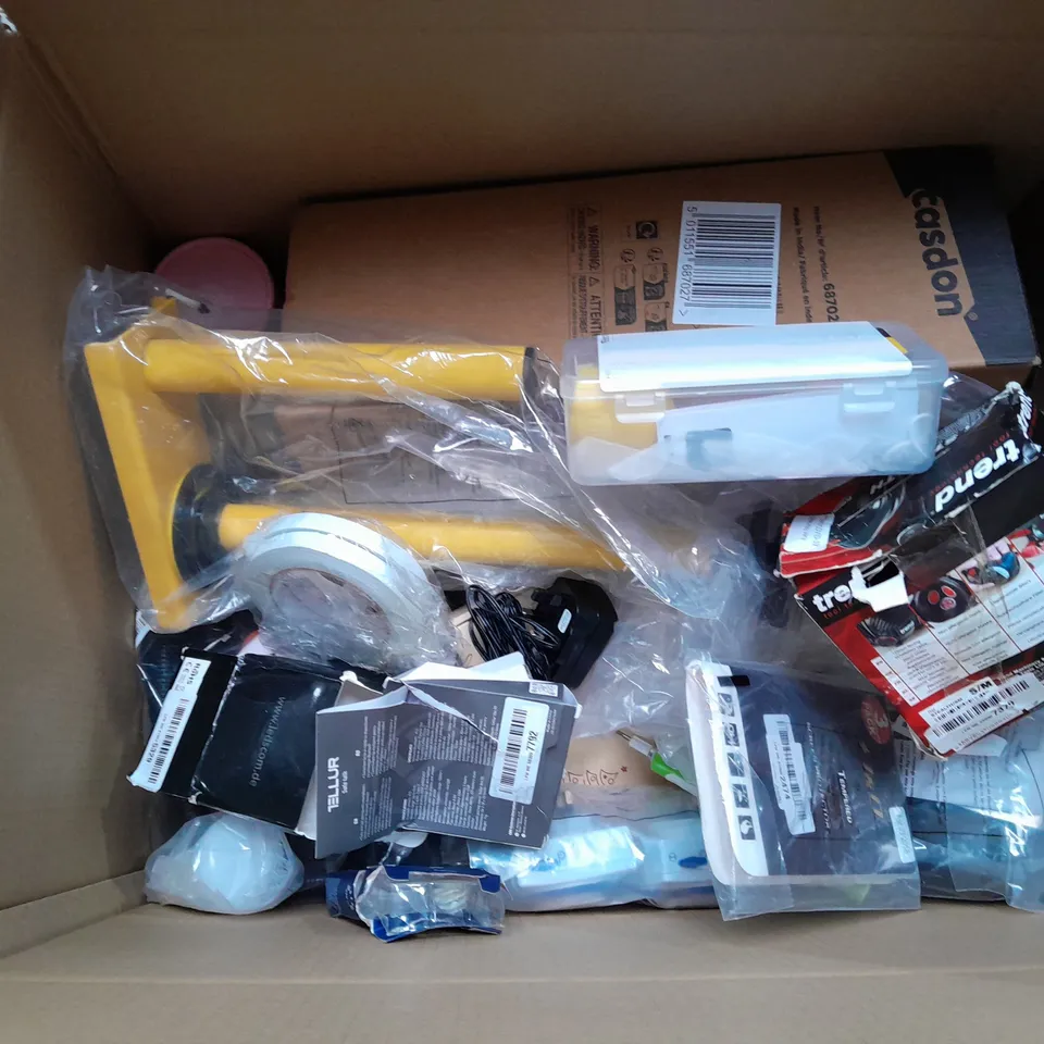 LARGE BOX OF ASSORTED HOUSEHOLD ITEMS TO INCLUDE LIGHT BULBS, SMOKE ALARM AND RESPIRATOR MASK